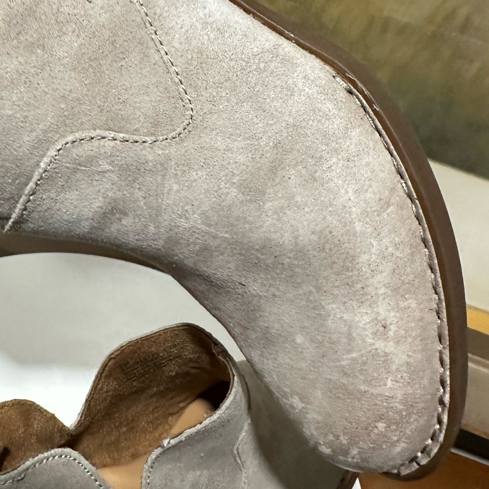 🌸BORN🌸 Kerri Suede Ankle Block Heel Booties Size: 6M - Picture 11 of 16